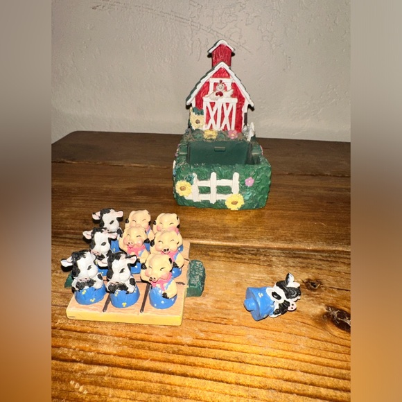 Vintage Tic Tac Toe Barn with Barn Animals! 10 Pieces Cows & Pigs - Picture 2 of 14